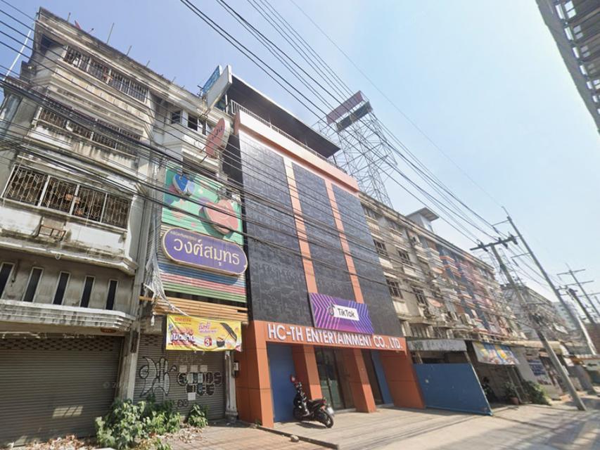 ขายด่วน อาคารพาณิชย์ 3 คูหาติดถ.รามอินทรา ปากซอย 1 ใกล้ Interchange เขียวชมพู,เซ็นทรัล ตีทะลุพื้นที่กว้าง พร้อมใช้ เหมาะ 1