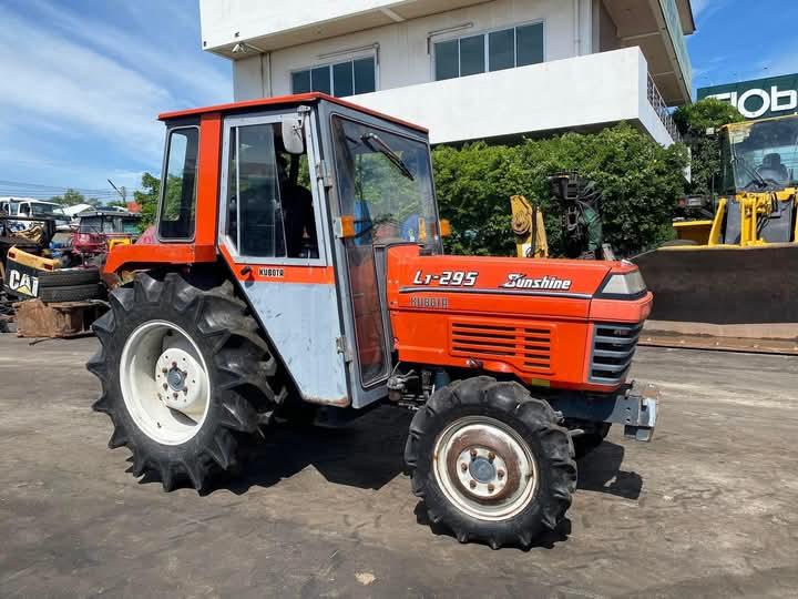 รถไถ Kubota L1-295