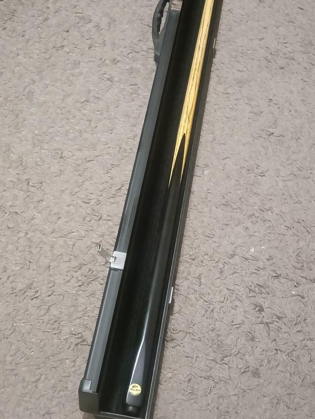 ไม้สนุ๊กเกอร์ท่อนเดียว Snooker Cue พร้อมกล่องอย่างดี 