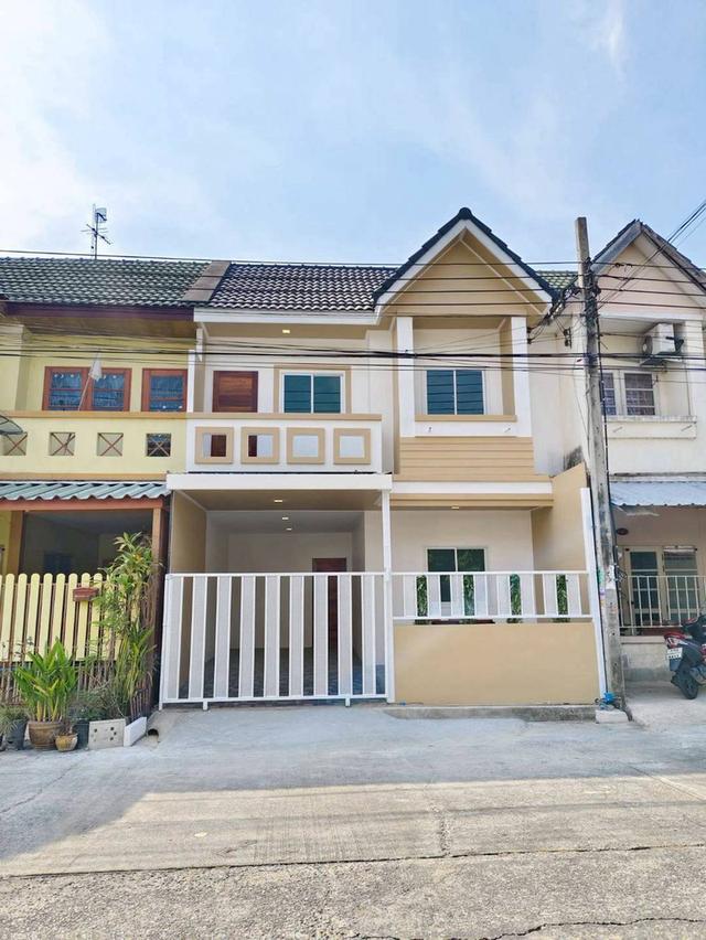 หมู่บ้านลดาสิริ ถนนบ้านกล้วย - ไทรน้อยทาวน์เฮาส์ 2 ชั้น ตกแต่งใหม่ บ้านสวย ทำเลดี ถนนเมน เข้า-ออกสะดวก 1