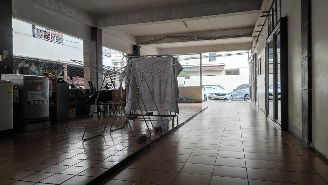 น่าลงทุน อพาร์ทเม้นท์ 5 ชั้น รอการรีโนทใหม่ ห้องพัก 57 ห้อง มี 1 ตึก เนื้อที่ 117 ตารางวา ปรีดีพนมยงค์ สุขุมวิท71 กรุงเทพฯ 4