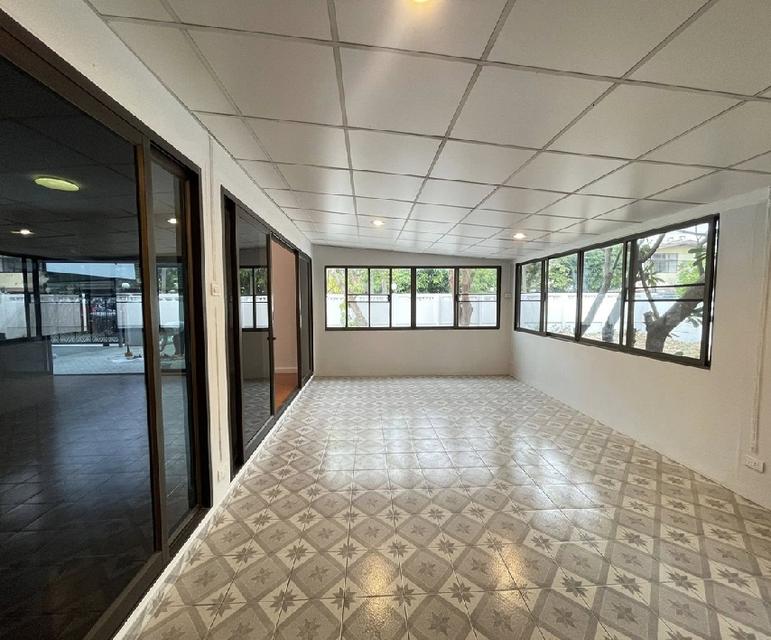 ให้เช่าบ้านเดี่ยว 2 ชั้น หลังใหญ่ ทำเล ซอยรัชดาภิเษก 19 (หรือซอยวิภาวดีรังสิต 16) พื้นที่ดิน 200 ตารางวา ใกล้ MRT รัชดา 900 เมตร 12