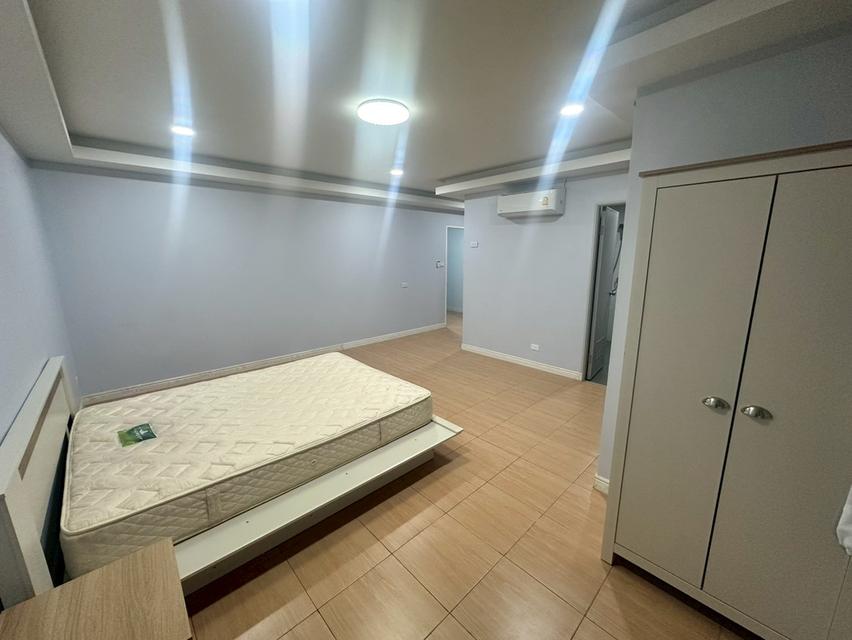 โฮมออฟฟิศ 4 ชั้น หมู่บ้านสินธานี ลาดพร้าว 80 9