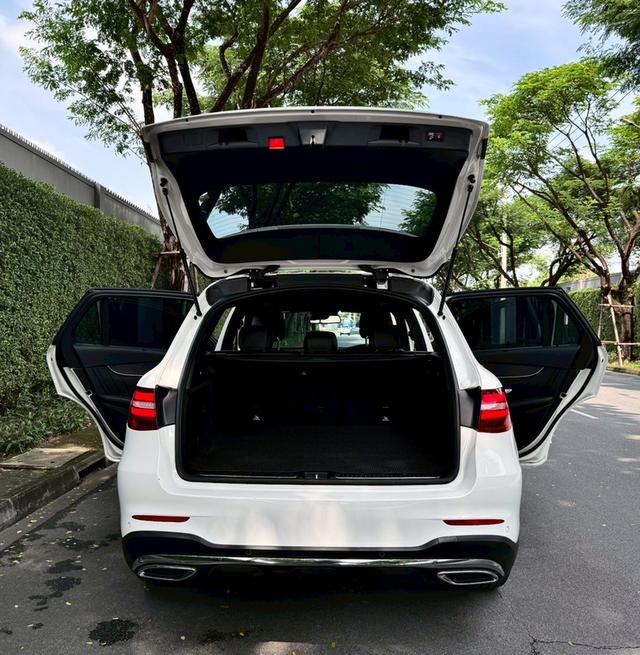 Benz GLC250 d AMG Dynamic ดีเซล สีขาว ปี 2019 รถบ้านมือเดียวป้ายแดง  ไม่เคยทำสี สีเดิม เข้าศูนย์ทุกระยะ  ป.1 เหลือๆ สภาพพร้อมใช้สุดๆ รูปที่ 6