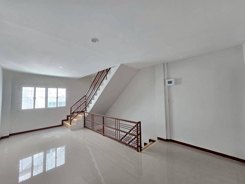 ขายทาวน์โฮม 4 ชั้น รีโนเวทใหม่ ใกล้รถไฟฟ้า สายสีชมพู มีนบุรี (N.1966) 3