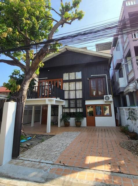 ให้เช่าบ้านเดี่ยว 2 ชั้น 60 ตรว. ซอยสุทธิพงษ์ รัชดาภิเษก บ้านไม้ทรงไทยคลาสสิก ใกล้ Mrt สุทธิสาร 1