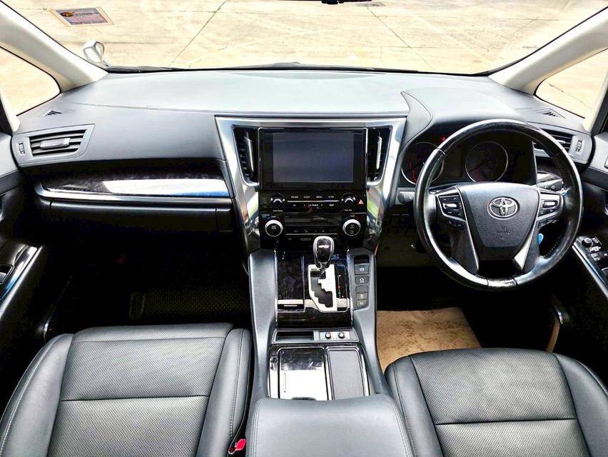 Toyota ALPHARD 2.5SC PACKAGE สีขาว ปี 2023 ไมล์ 34,000 กม.  10