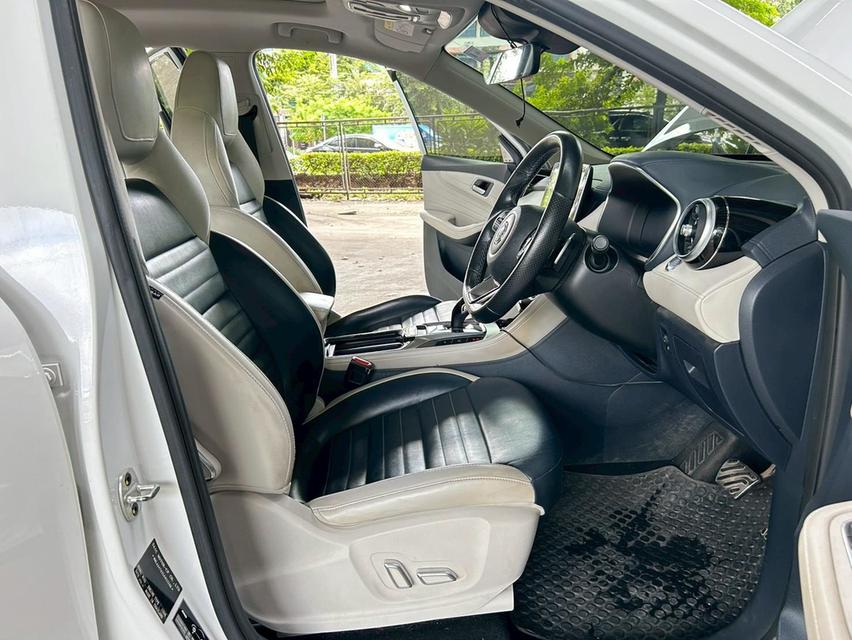 MG HS 1.5 Turbo X Sunroof AT ปี 2021  16