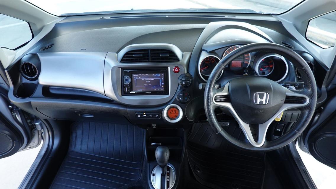 Honda Jazz GE Japan ปี 2012 สี เทา ไมล์ 200,000 กม. 10