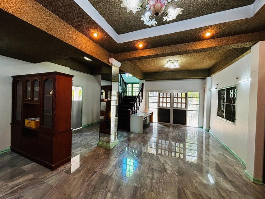 บ้านเช่าลาดพร้าว ให้เช่าบ้านใกล้รถไฟฟ้าโชคชัย4 เข้าออกได้2ทาง ฝั่งถนนลาดพร้าววังหิน,ถนนโชคชัย4 บ้านเดี่ยวหลังมุม 4นอน 2น้ำ แอร์3ตัว ตู้เย็น 2เครื่อง 3