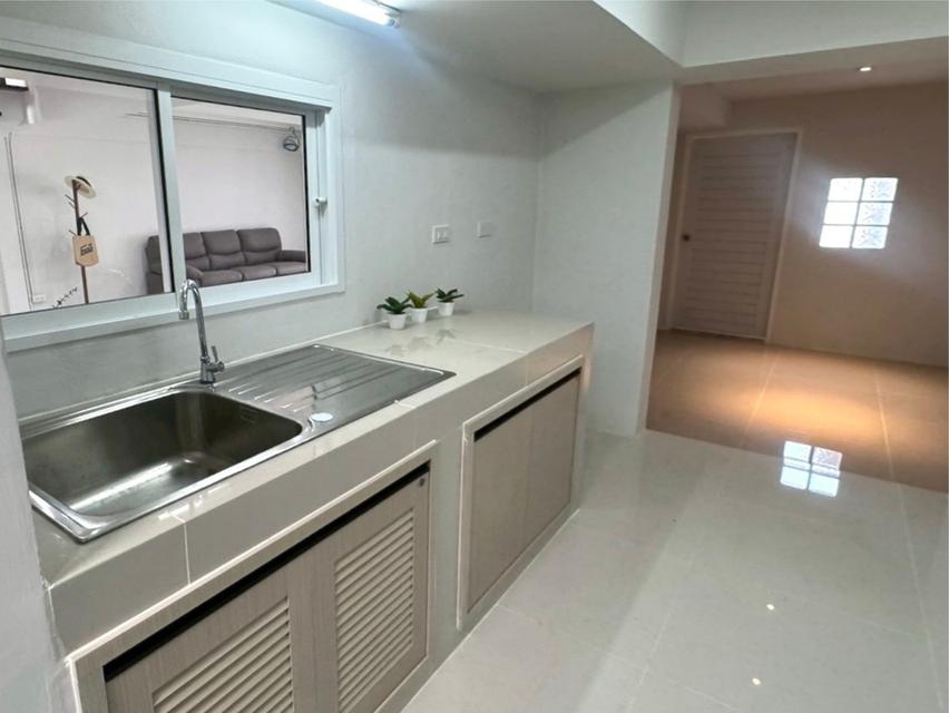 บ้าน 2 ชั้น ม.ปิ่นเจริญ 3 ดอนเมือง – ถ.วิภาวดีรังสิต พื้นที่35 ตร.ว. จอดรถในบ้าน 3+ คัน ใกล้สนามบินดอนเมือง ใกล้รถไฟฟ้าสายสีแดงสถานีดอนเมือง เดินทางสะ 4