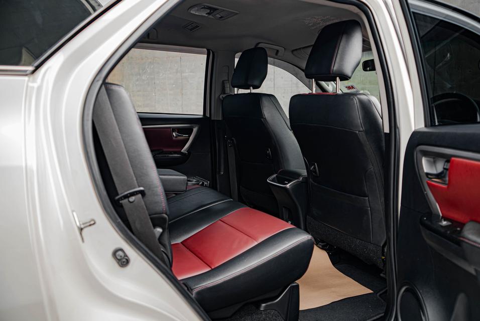 (แจ้งรหัสรถ CBL9775) Toyota FORTUNER 2.8 TRD Sportivo 4WD 2019 รูปที่ 16
