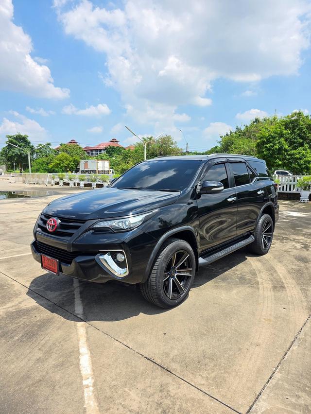 Toyota FORTUNER 2.4V สีดำ ปี 2017 ไมล์ 100,000 กม.