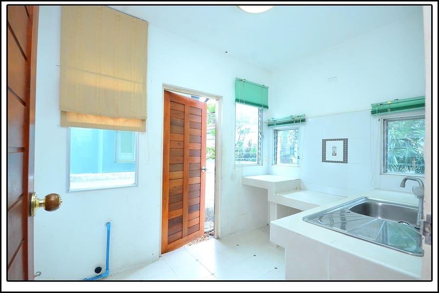 ขายด่วน บ้านเดี่ยว 2 ชั้น (หลังริม) หมู่บ้านบ้านชลลดา สุวรรณภูมิ สนใจโทร 0896997555 (id line) 5