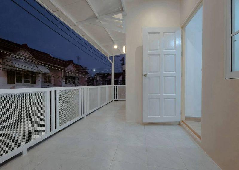 หมู่บ้านณรงค์สุขนิเวศน์  ถนนเลี่ยงเมืองนนท์ทาวน์เฮาส์ 2 ชั้น มีระเบียงด้านหน้า ทำเลติวานนท์ - รัตนาธิเบศร์ ทำเลดี ตกแต่งใหม่พร้อมอยู่ 18