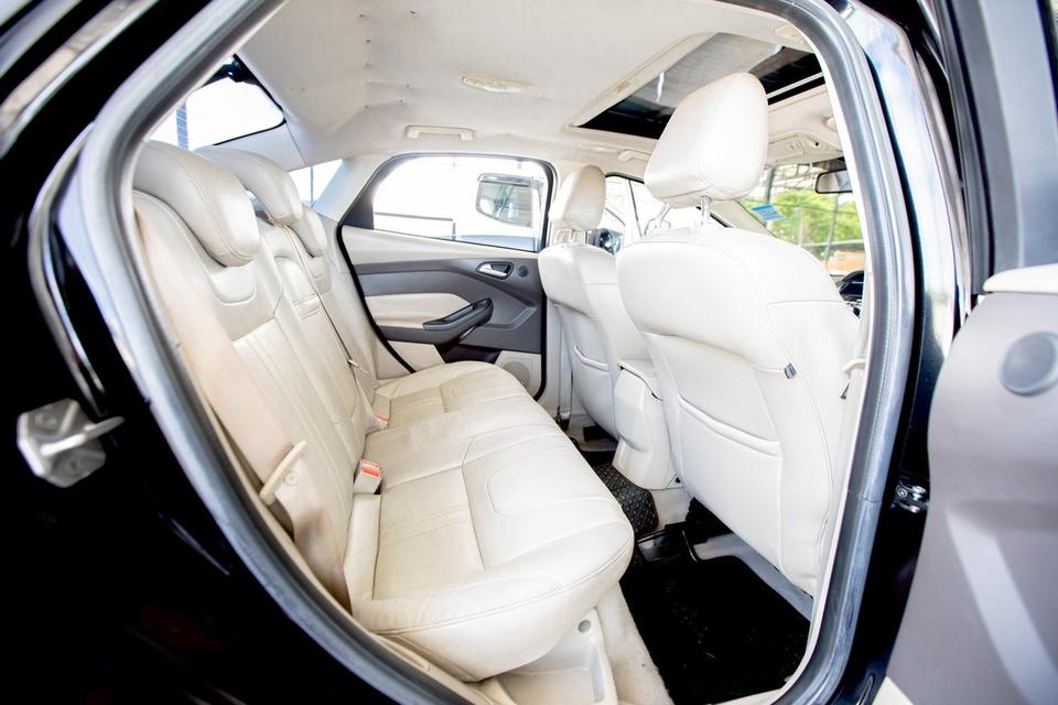 Ford Focus 2.0 Sunloof Sedan สีดำ ปี 2013 ขับดีมากๆ 9