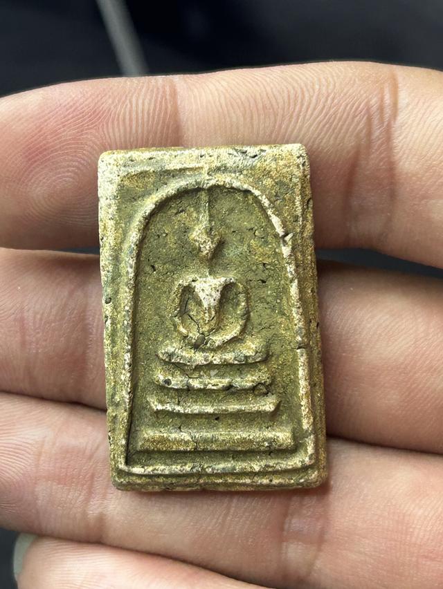 พระสมเด็จวัดระฆังพิมพ์ใหญ่เกศทะลุซุ้ม