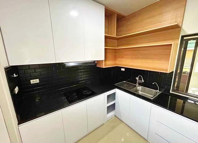 จัดเต็มเฟอร์ ม.กรุงเทพ รังสิต 3.2กม. ม.ธรรมศาสตร์ รังสิต 4.6กม. บ้านเดี่ยวหรู 2 ชั้น 4นอน รังสิต-คลอง2 บงกช31-35 52ตร.วา 6