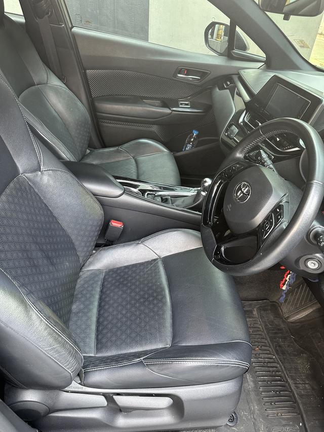 ขายด่วน Toyota C-HR 1.8 Entry ปี 2019 สีเทา 7