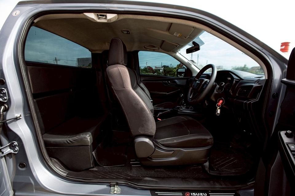 ISUZU D-MAX SPACECAB 3.0Ddi S ปี 2022 สีเทา  12
