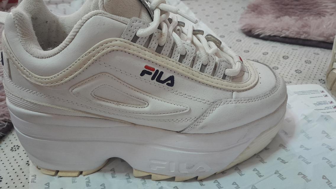 รองเท้าผ้าใบส้นตึก Fila