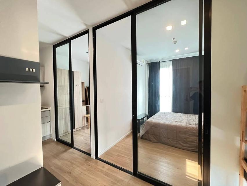 Notting Hill Condo Sriracha 9