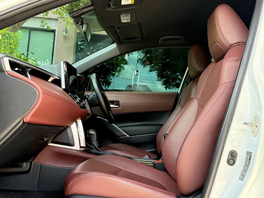 2022 Toyota CROSS HYBRID PREMIUM รถมือเดียวป้ายแดง รถวิ่งน้อย เข้าศูนย์ตามระยะ รถไม่มีอุบัติเหตุครับ รูปที่ 13