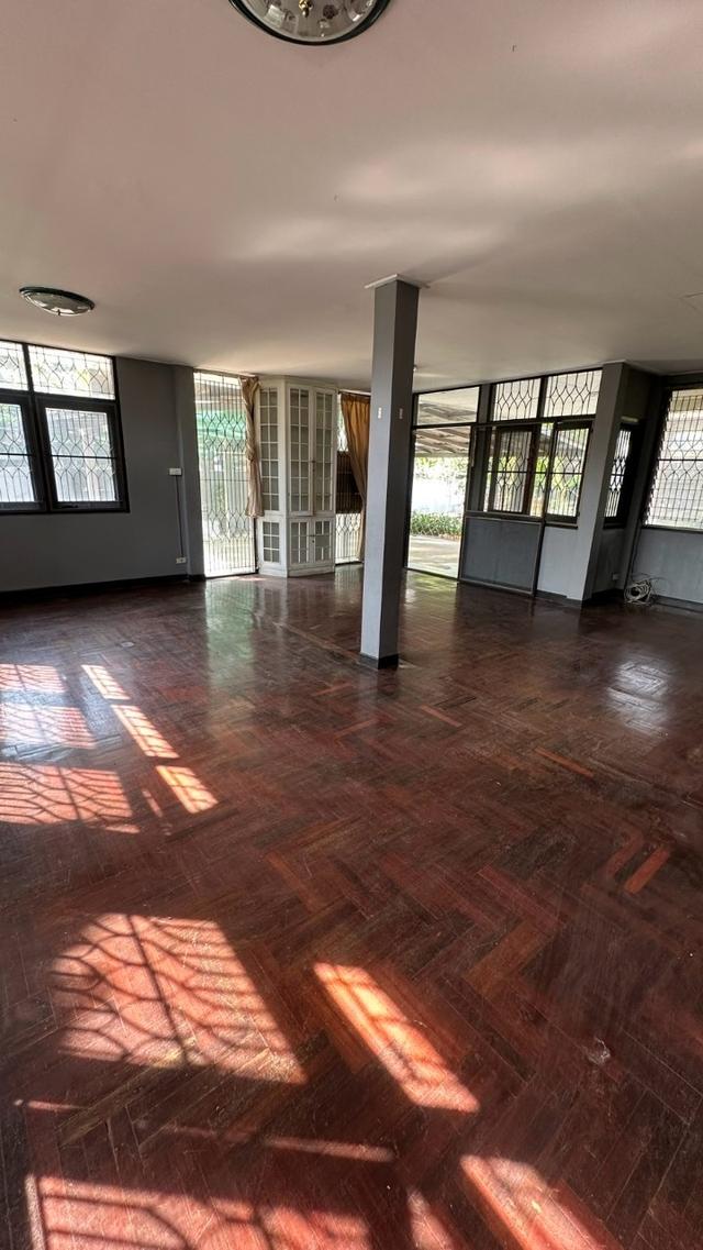 Sale land with old  house Phahoyothin road Bangkhen - Latphrao 3