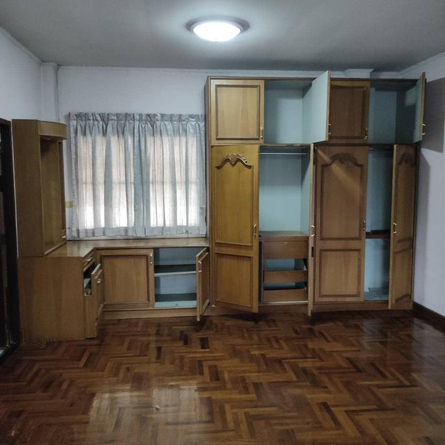 ขาย บ้านเดี่ยว หมู่บ้านปรีชา พุทธมณฑลสาย4 จำนวน 2 ชั้น ขนาดเนื้อที่ดิน  90 ตารางวา พื้นที่ใช้สอย 250 ตารางเมตร  6