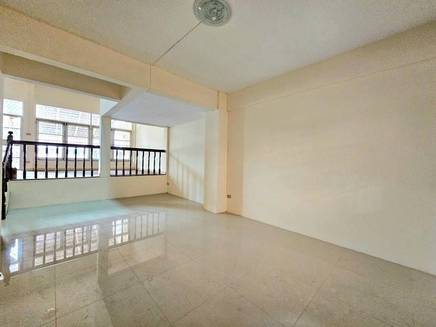 ขายด่วน📌📌  หมู่บ้านสิรินเฮ้าส์1 ปากเกร็ด16  🏠ทาวน์โฮม 3ชั้น  พื้นที่ 30 ตร.ว  🛏6 ห้องนอน 🚽4 ห้องน้ำ 🚘1 ที่จอดรถ 🌞หน้าบ้านหันทางทิศตะวันออก  [ 15