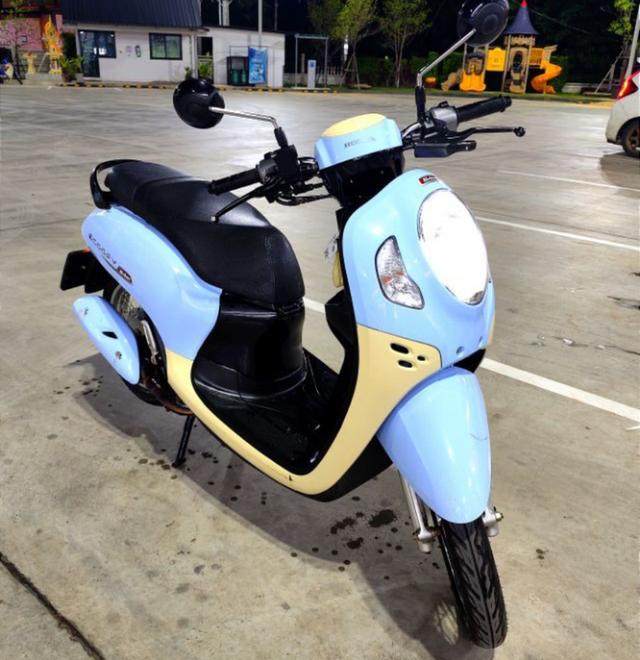 Honda Scoopy i สีพาสเทล