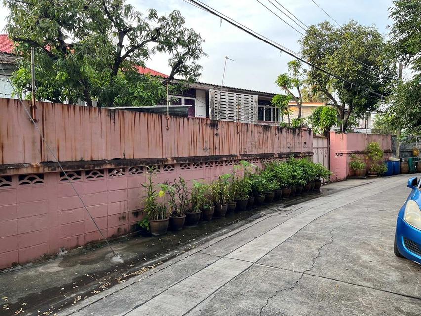 ขายด่วน บ้านริมคลอง 2 ชั้น 90 ตารางวา ปรีดี 26 สุขุมวิท 71 ทำเลสุขุมวิท ใกล้ เอกมัย ทองหล่อ 11