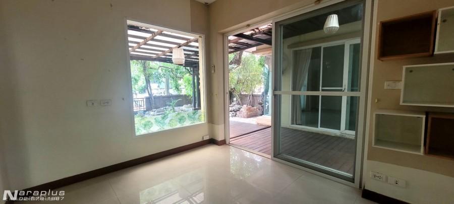 69030160 : ขายบ้านเดี่ยว 2 ชั้น หลังมุม สไตล์โมเดิร์น 4 ห้องนอน พร้อมเรือนรับรอง บนที่ดินขนาด 91.9 ตร.ว. หมู่บ้านวรารมย์ พรีเมี่ยม วัชรพล-จตุโชติ กรุ 9