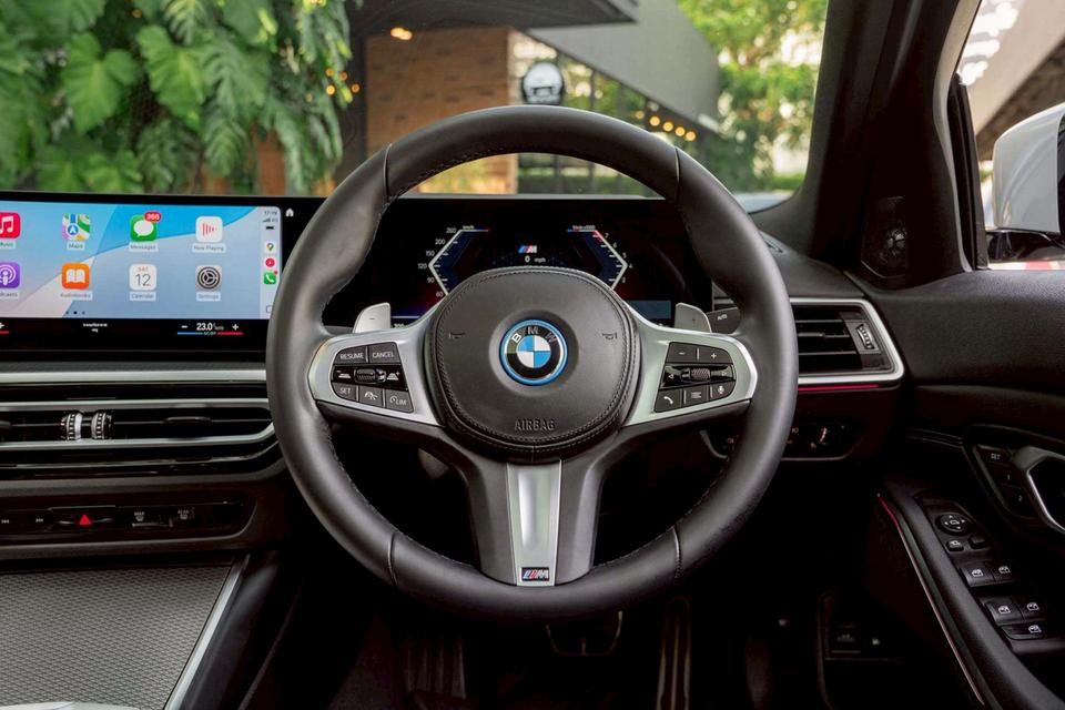 BMW 330e M Sport Plug-in Hybrid LCI ปี 2023 🩶เข้าแล้ว สีพิเศษ “Brooklyn Grey!” พร้อม BSI & Warranty 3 ปีเต็ม🩶
