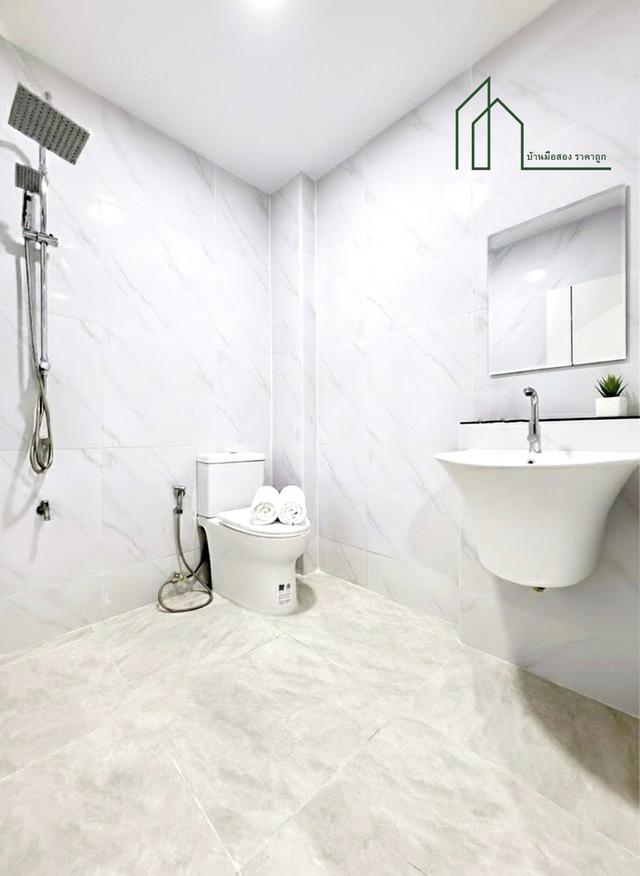 ทาวน์เฮ้าส์ 2 ชั้น แต่งใหม่พร้อมอยู่ ซอยจรัญ 37 ใกล้ห้างแม็คโครจรัญ บางกอกน้อย 6