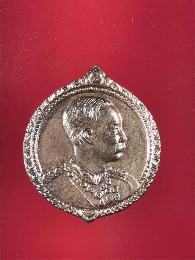 รูป เหรียญพระจุลจอมเกล้าเจ้าอยู่หัวรัชกาลที่ 5 หลัง ใบโพธิ์ ปี 2535 1