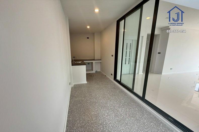 ขายโฮมออฟฟิศ 3.5 ชั้น บริทตัน ซอยลาดพร้าว 41 แยก 16 พร้อมลิฟต์ส่วนตัว ใกล้MRT สถานีภาวนา 17