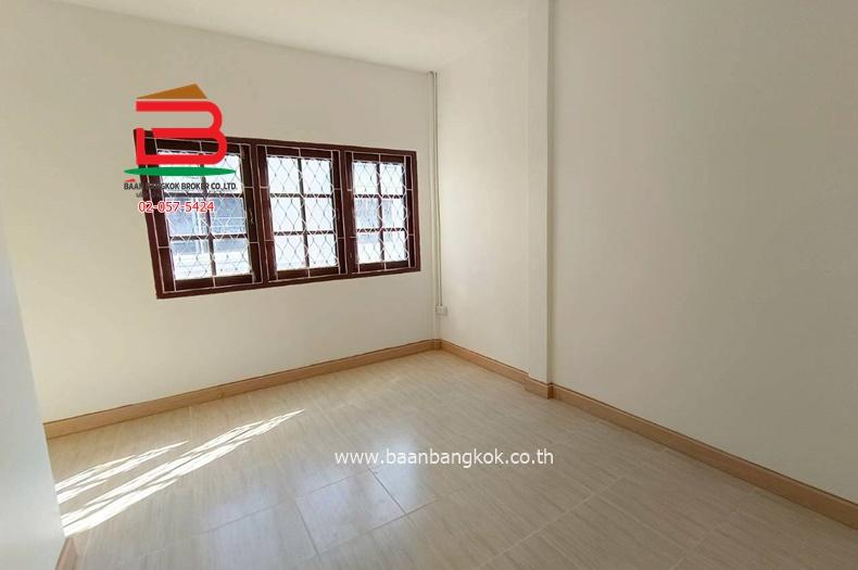 ทาวน์เฮ้าส์ หมู่บ้านสินธานี 1 (ใกล้โรงพยาบาลพญาไทนวมินทร์) เนื้อที่ 18 ตรว. แขวงนวมินทร์ เขตบึงกุ่ม 7