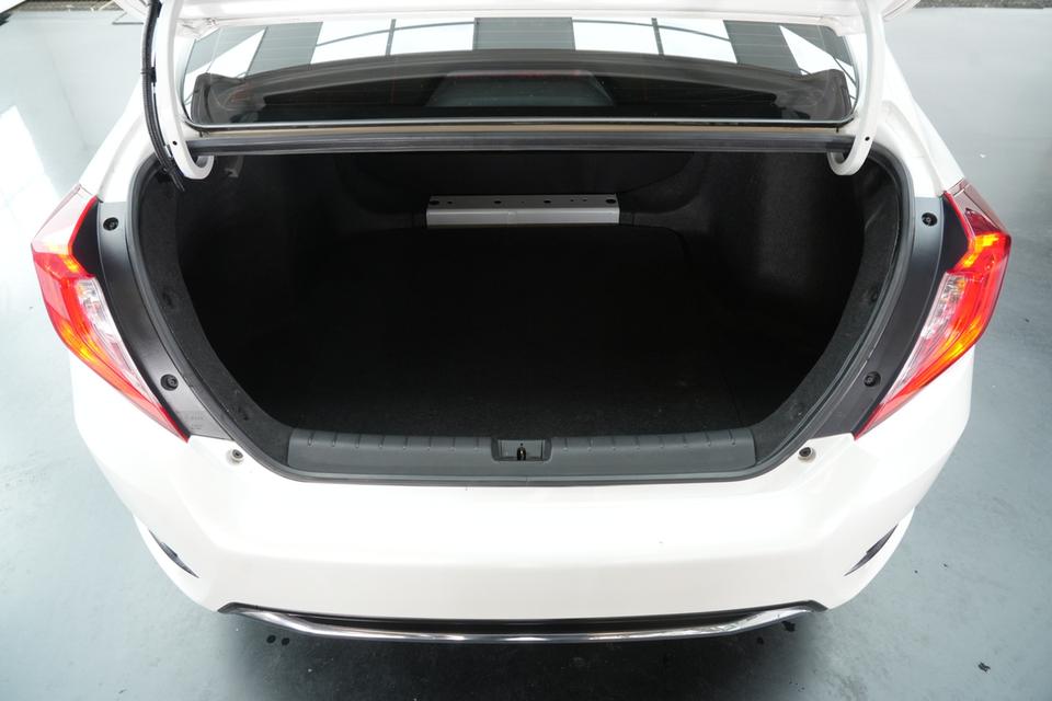 2021 HONDA CIVIC FC 1.8 EL i-VTEC สีขาว เลขไมล์ 115893 กม.  7