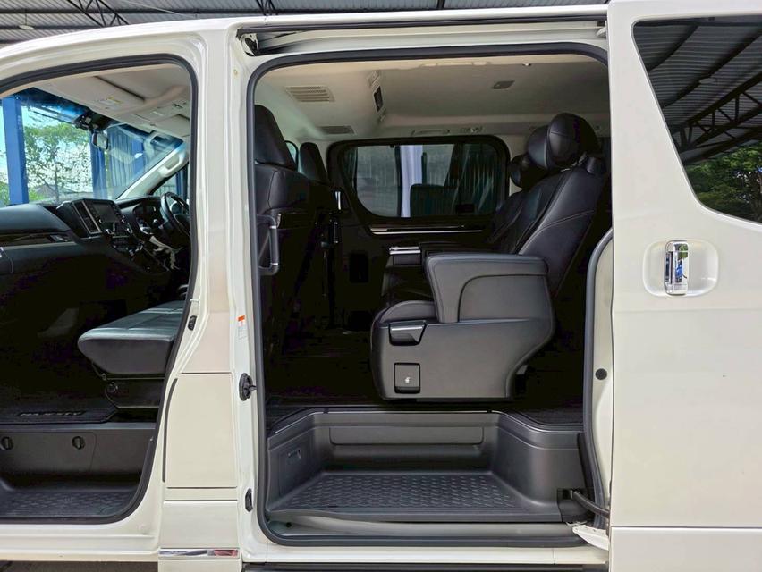 ขาย Toyota Majesty 2.8 ปี21 16