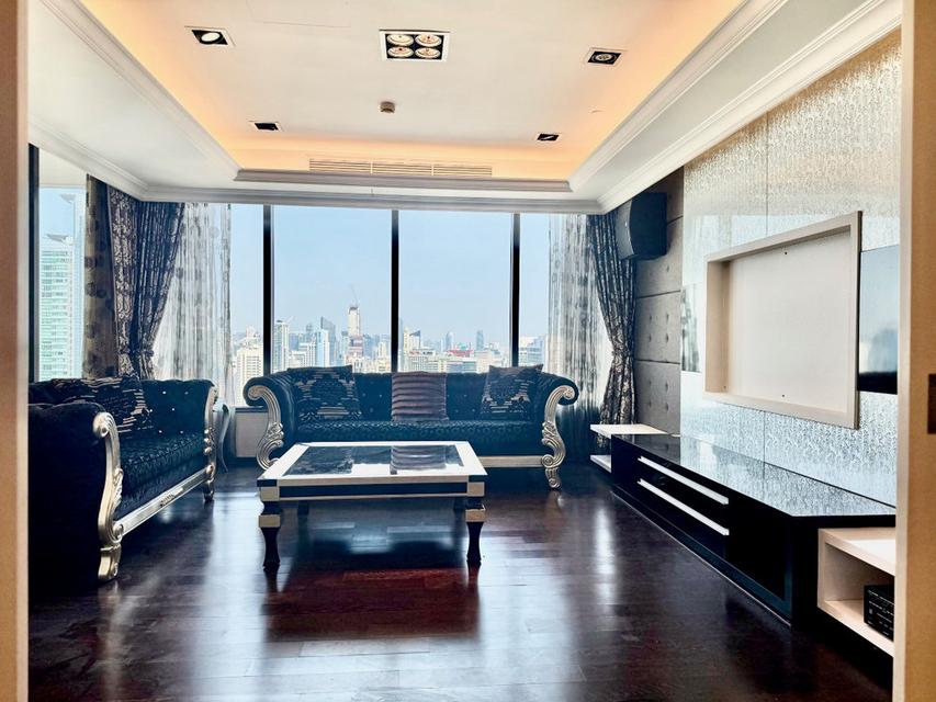 Aguston Sukhumvit 22 Penthouse 3 Story 4 Beds, 4 Baths and Rooftop Garden High Floor, Fully furnished 3