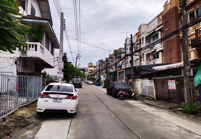 ขายทาวน์เฮ้าส์ หมู่บ้านสุภาวัลย์ ซอยรามคำแหง 176 เนื้อที่ 18 ตร.ว. 3 ชั้น 4 นอน 3 น้ำ