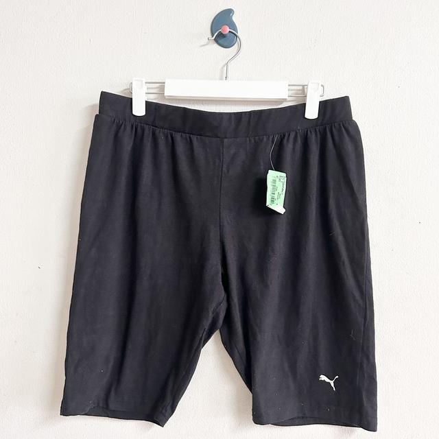 size L กางเกงขาสั้นผ้ายืดสีดำเข้ม puma