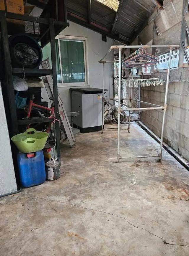 ขายบ้าน ติดถนน. เป็นการขายสิทธิ์เช่าวัด ใกล้เมือง ใกล้ทางด่วน รถเมล์วิ่งผ่านหน้าบ้าน 11