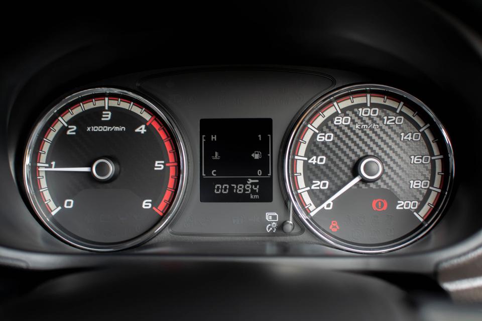 ขับฟรี 60 วัน ปี 2020 Mitsubishi Triton 2.4GLS Plus Cab MT สีเทา รถสวย มือเดียวสภาพป้ายแดง 6