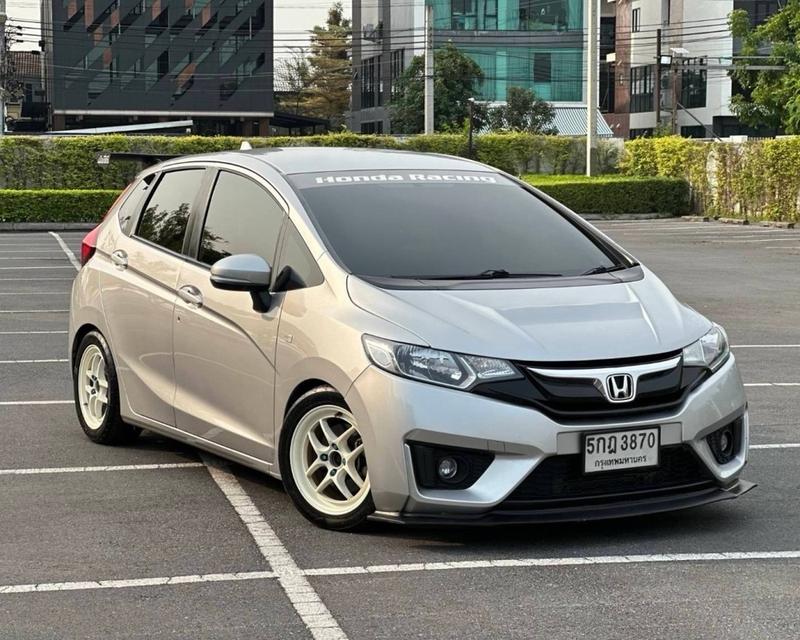 รหัสรถ QT3870 Honda Jazz GK 1.5S เกียร์ Auto สีบอร์นเทา ปี2016