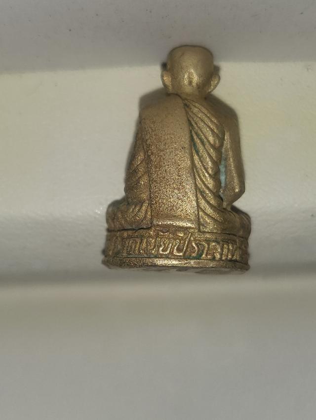 รูปหล่อหลวงพ่อ​สังวาลย์​วัด​เย้ย​ปราสาท​บุรีรัมย์​ 4