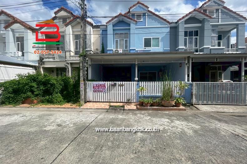 ทาวน์เฮาส์ หมู่บ้าน วรารักษ์ รังสิต คลอง 3 เนื้อที่ 20.5 ตรว. ถนนรังสิต-นครนายก ต.คลองสาม อ.คลองหลวง จ.ปทุมธานี