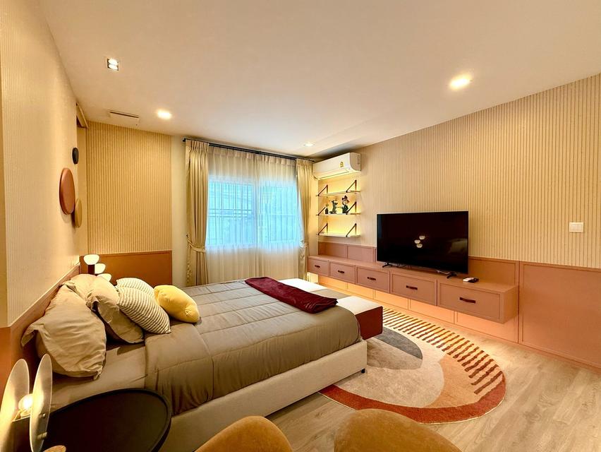 ให้เช่าด่วน! บ้านเดี่ยวหรู Villaggio (2) ศรีนครินทร์-บางนา 219 ตร.ม. 5 นอน 4 น้ำ บ้านหน้าสวน พร้อม EV Charger ใกล้ Mega บางนา 5 นาที 15
