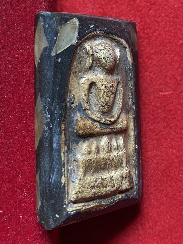 พระสมเด็จ พิมพ์ไกเซอร์ หลังมุกจปร. 2411 กรุวัดพระแก้ว วังหน้า 3